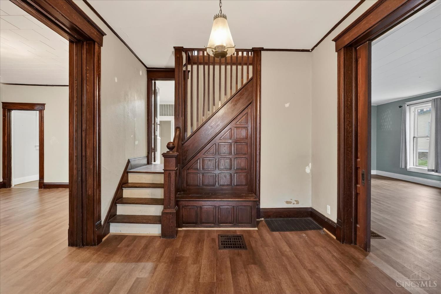 Historic Victorian home in Hillsboro Ohio used as example for Southern Ohio historic home buying guide